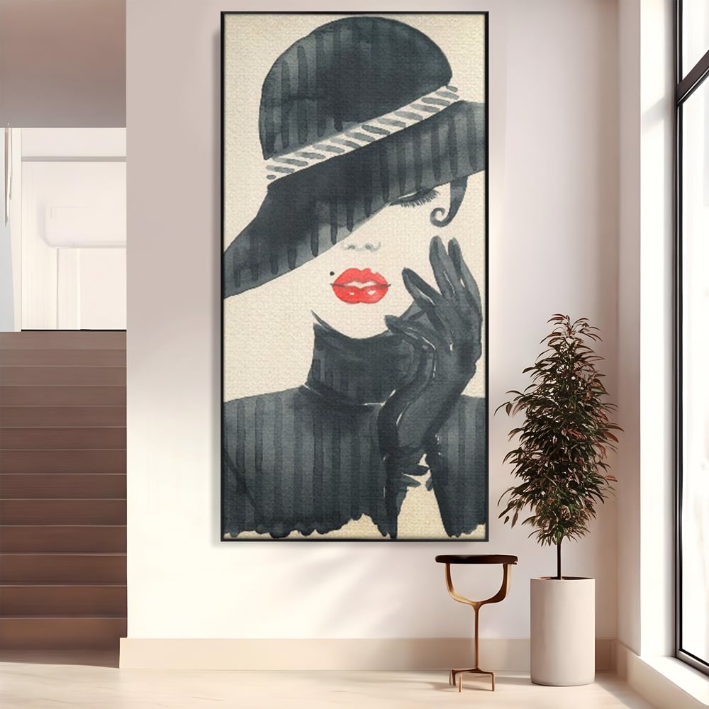 Tablou canvas cu ilustratie moda femeie cu palarie si buze rosii, in rama de aluminiu negru